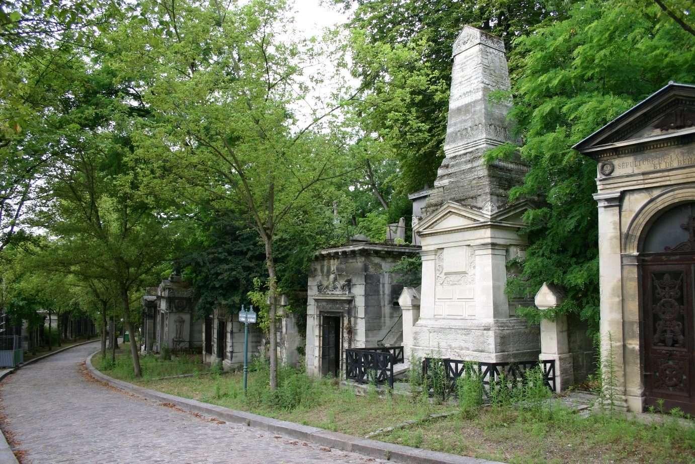 Guillaume Dupuytren's tomb, Pere Lachaise Cemetery, Paris (2).JPG